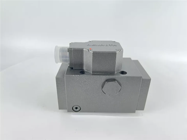 4WS 4WSE2EM6 4WSE 4WSE2E seriyali gidravlik proportsional yoʻnalishli klapan 4WS2EM10-45/75B3T315K8CV-94 servo valf